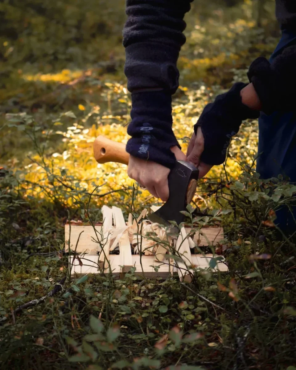 Gränsfors Bruk Hand Hatchet – splitting kindling
