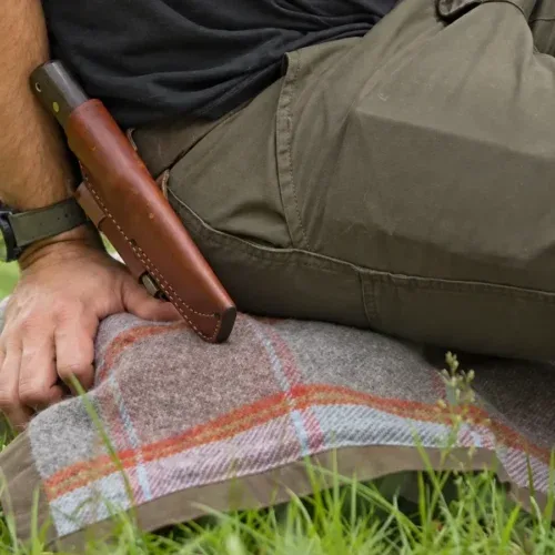 Esterilla estampada de lana Shetland y lona encerada en uso al aire libre